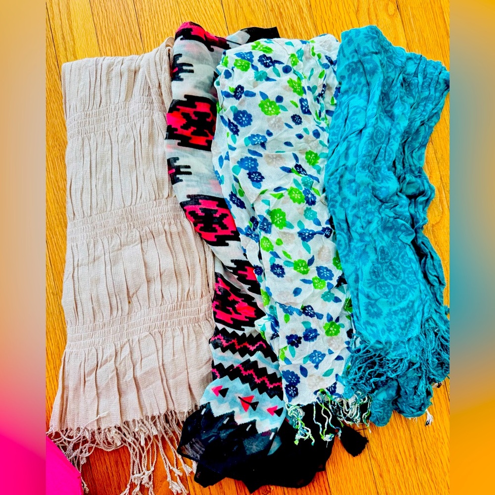 Scarfs selling as a bundle.